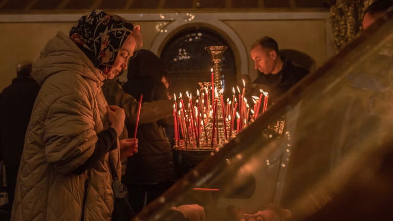 Три сильні молитви на гроші: духовна підтримка у скрутні часи