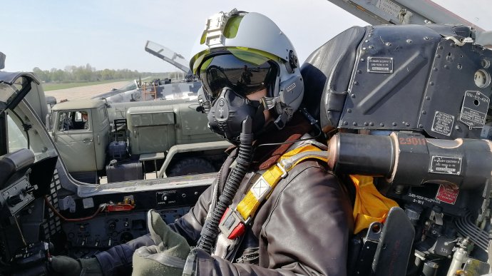 Скільки заробляє пілот в Україні