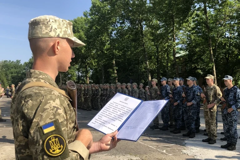 Чи можна відмовитись від присяги: правовий аналіз 2026