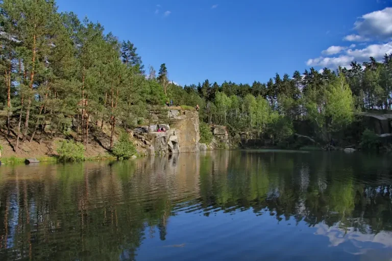 Коростишівський кар’єр: затоплений гранітний каньйон Житомирщини