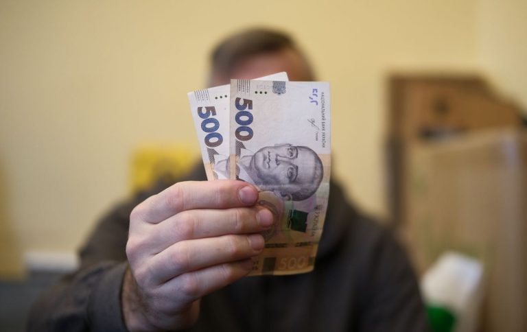 Скільки грошей дарувати на день народження