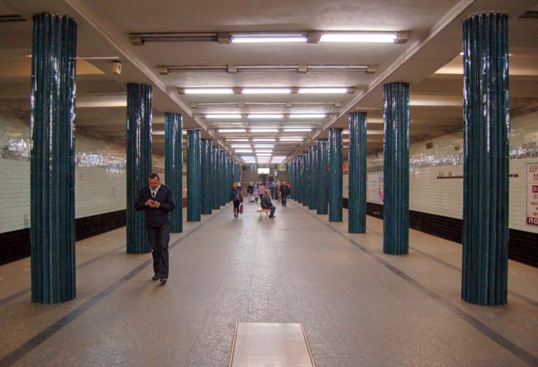 Метро Нивки: повний гід по станції в серці західного Києва