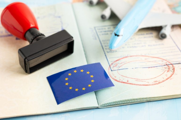 Штраф за перевищення 90 днів Шенген: актуальні наслідки та як уникнути у 2026 році