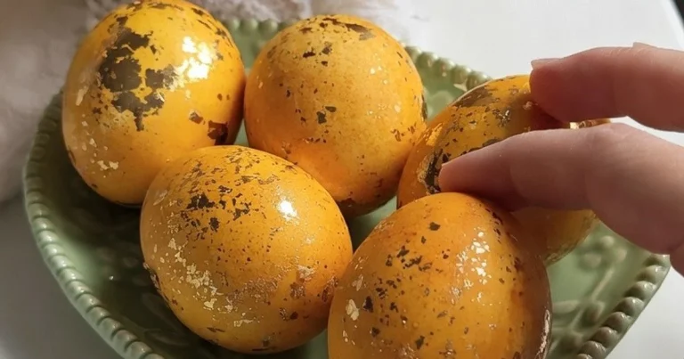 Красимо яйця куркумою: сонячні крашанки без хімії на Великдень