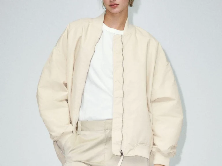 Бомбер Zara: універсальна куртка, яка підкорює гардероби