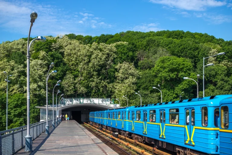 Скільки станцій метро в Дніпрі: повний гід по найменшому метрополітену України