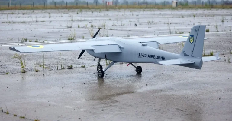 uj-22 airborne — український багатоцільовий безпілотний авіаційний комплекс, що поєднує розвідку та точні удари на сотні кілометрів