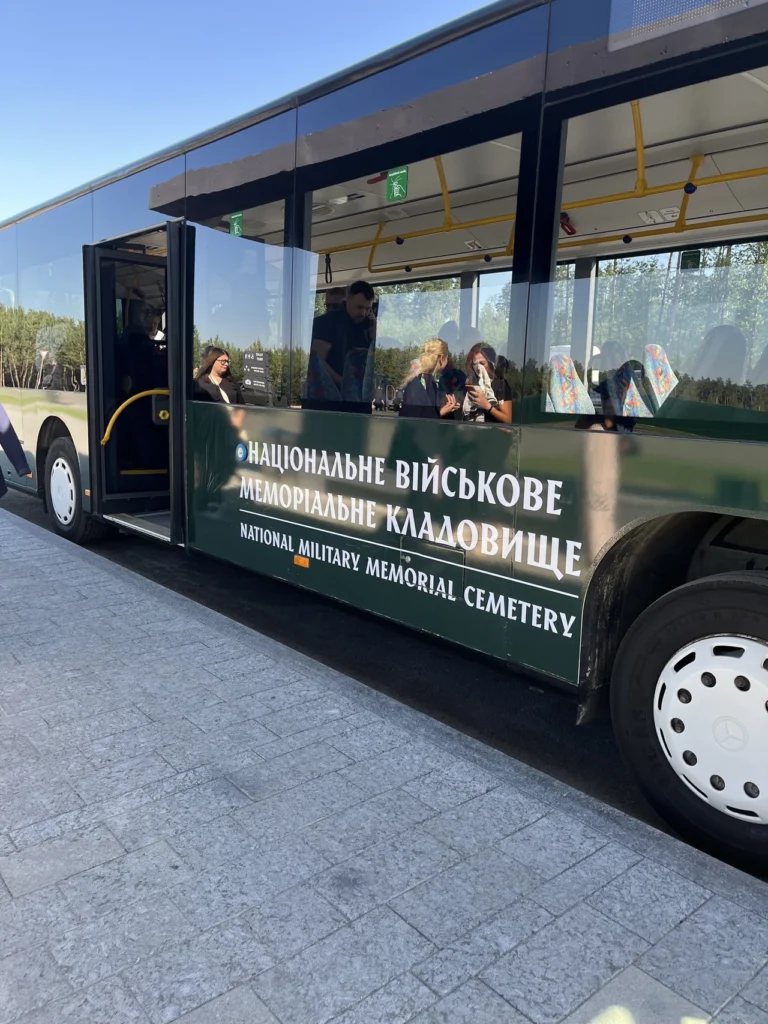 Чи ходить автобус на Північне кладовище: детальний гід по доїзду в 2026 році