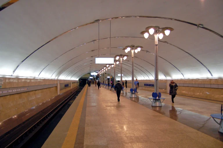 Метро Васильківська: історія, архітектура та повний гід по станції