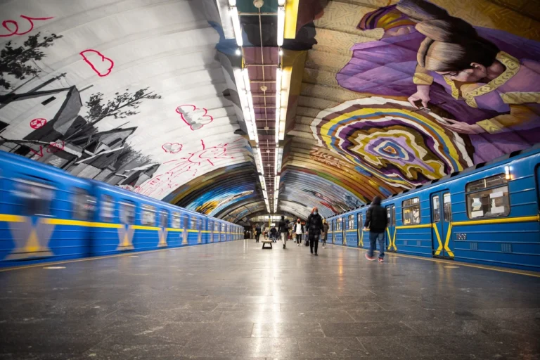 Синя гілка метро Києва: повний гід по Оболонсько-Теремківській лінії